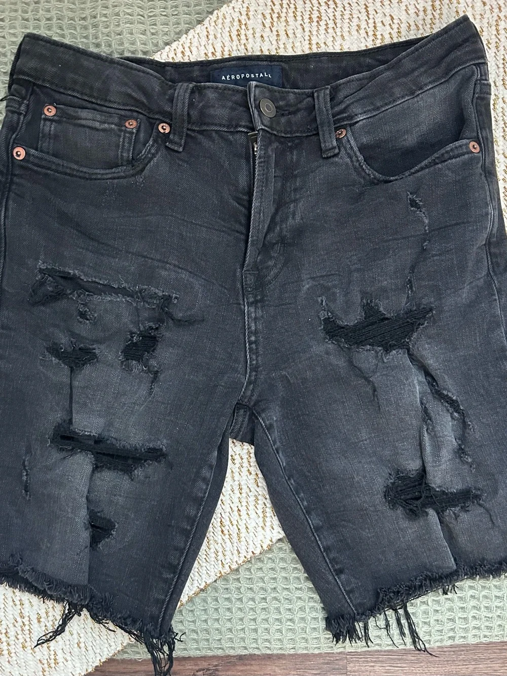 Aeropostale Men’s Black Distressed Slim Jeans
